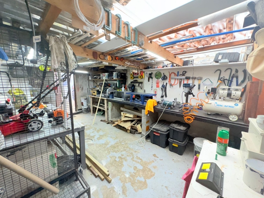 7 Bedroom Property for Sale in Sunnyridge Eastern Cape